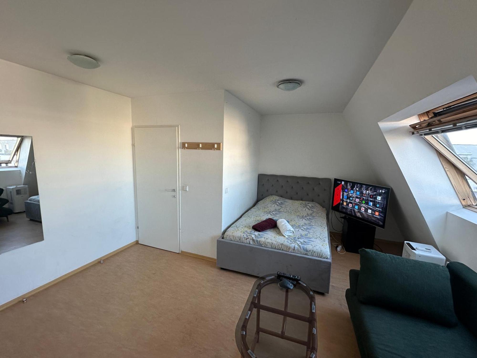 Cozy Bright Penthouse Close To U1 And U6 Metros เวียนนา ภายนอก รูปภาพ