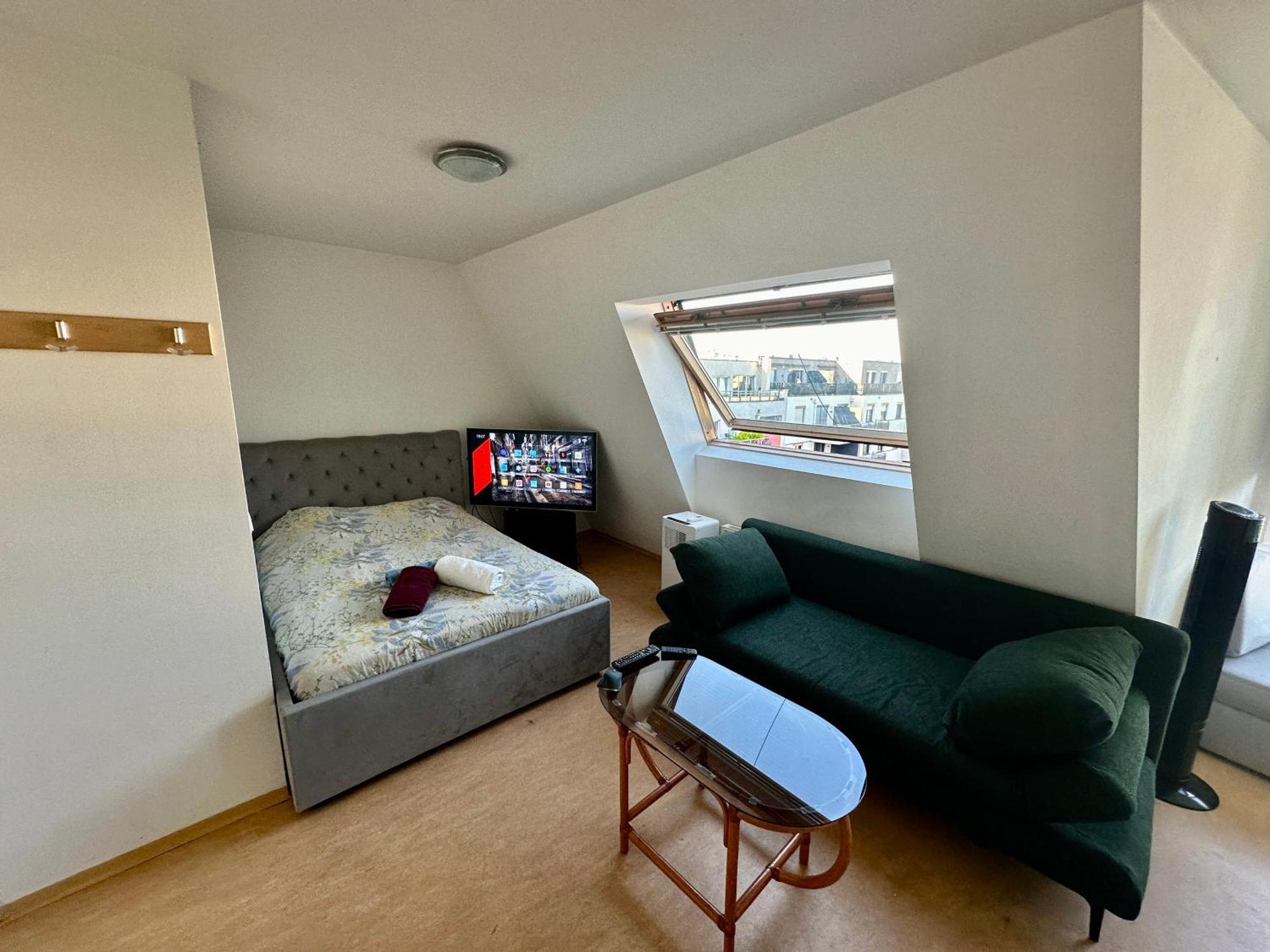 Cozy Bright Penthouse Close To U1 And U6 Metros เวียนนา ภายนอก รูปภาพ