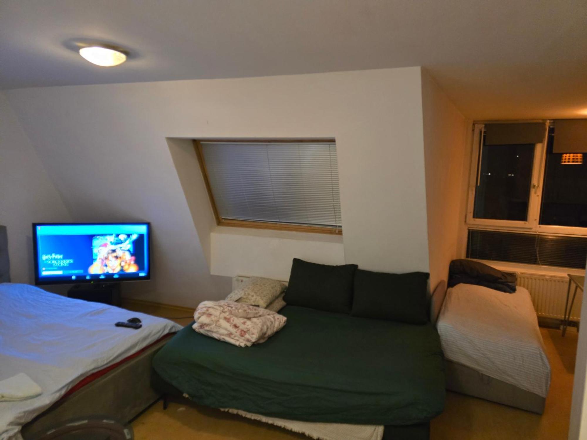 Cozy Bright Penthouse Close To U1 And U6 Metros เวียนนา ภายนอก รูปภาพ